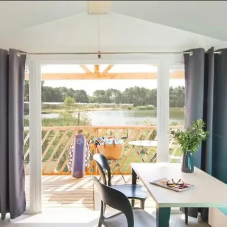 Mobil-home Avec Terrasse, 4 Couchages, 2 - Api-1-52-1413 Кемпинг